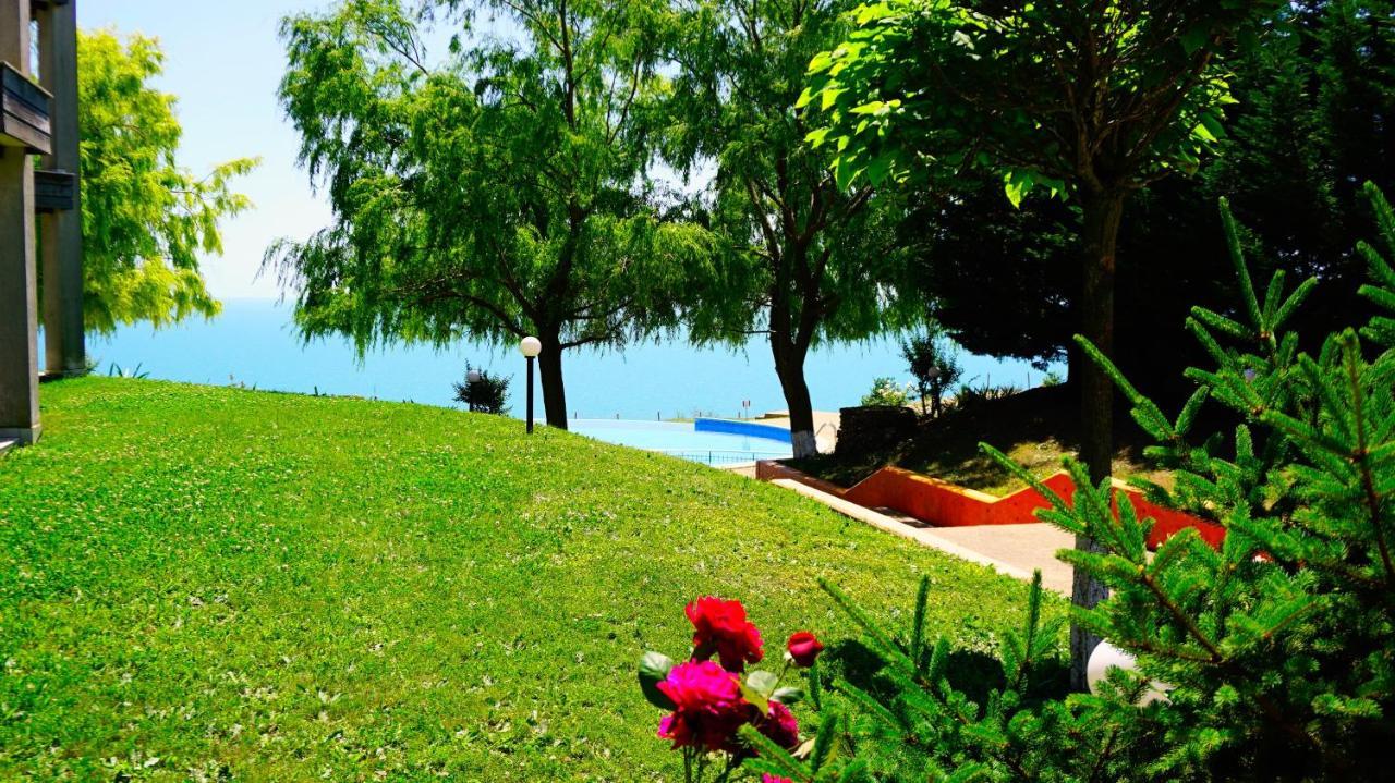 Морски Апартаменти Джулай Морнинг - July Morning Sea View Apartments Kavarna Bagian luar foto