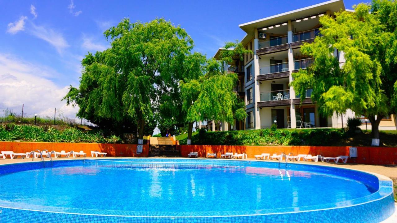 Морски Апартаменти Джулай Морнинг - July Morning Sea View Apartments Kavarna Bagian luar foto