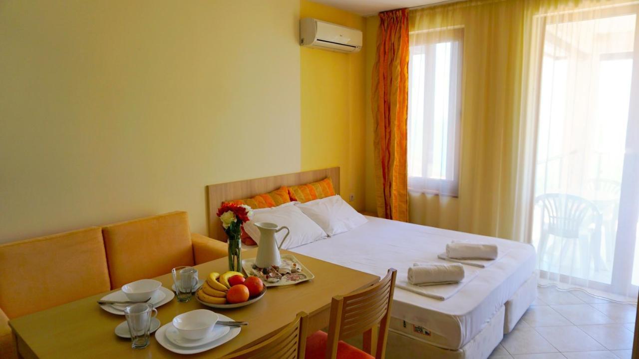 Морски Апартаменти Джулай Морнинг - July Morning Sea View Apartments Kavarna Bagian luar foto
