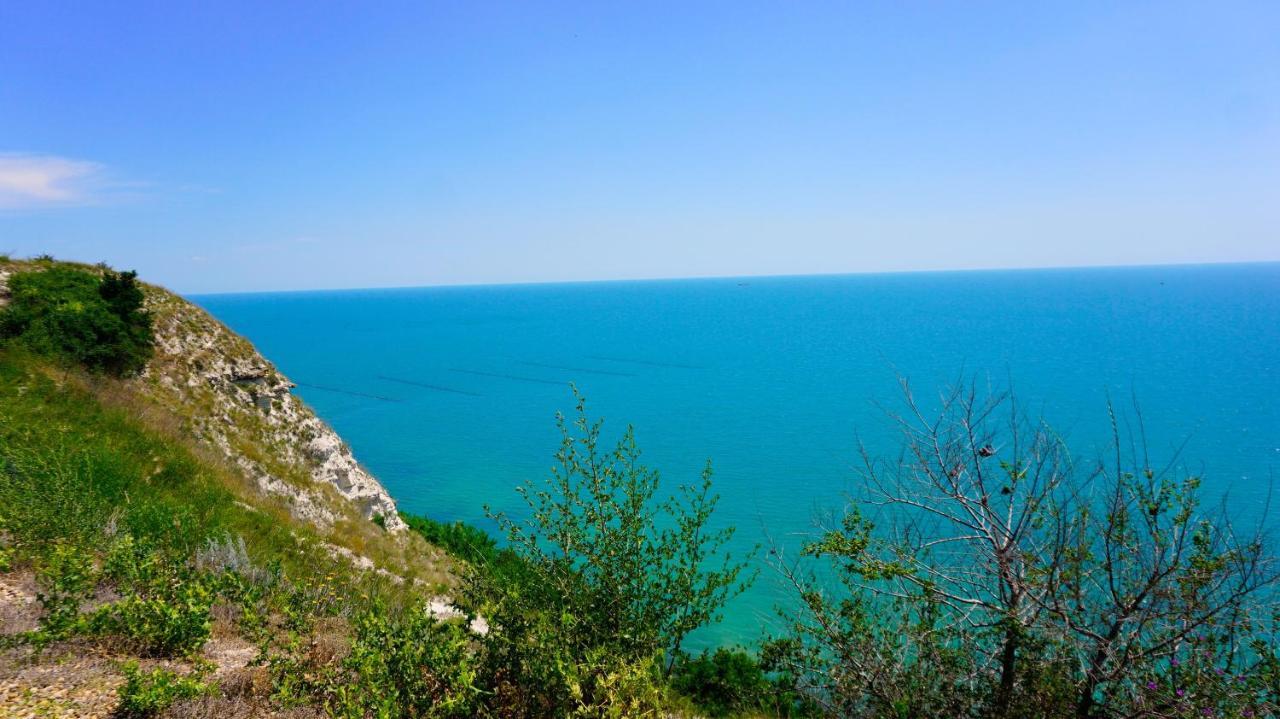 Морски Апартаменти Джулай Морнинг - July Morning Sea View Apartments Kavarna Bagian luar foto