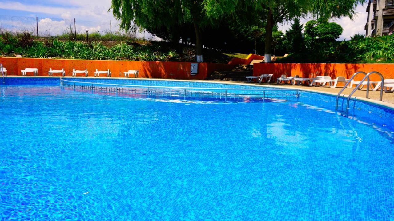 Морски Апартаменти Джулай Морнинг - July Morning Sea View Apartments Kavarna Bagian luar foto