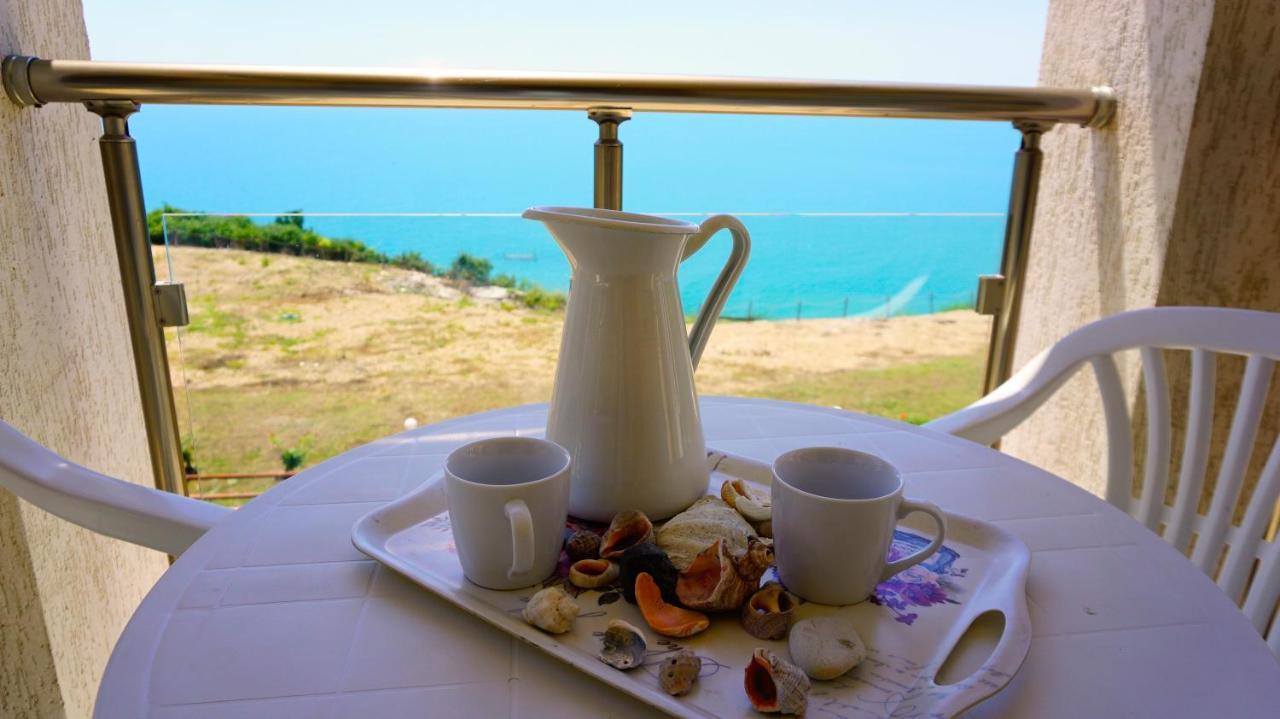 Морски Апартаменти Джулай Морнинг - July Morning Sea View Apartments Kavarna Bagian luar foto