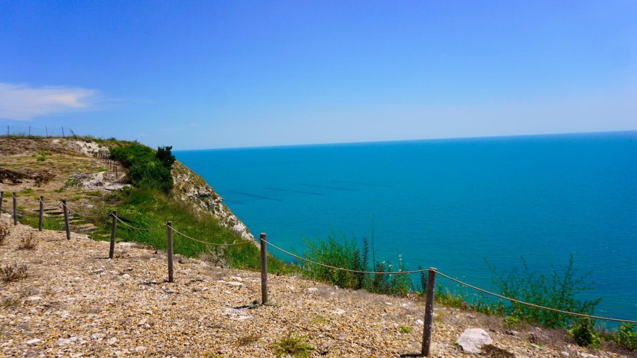 Морски Апартаменти Джулай Морнинг - July Morning Sea View Apartments Kavarna Bagian luar foto