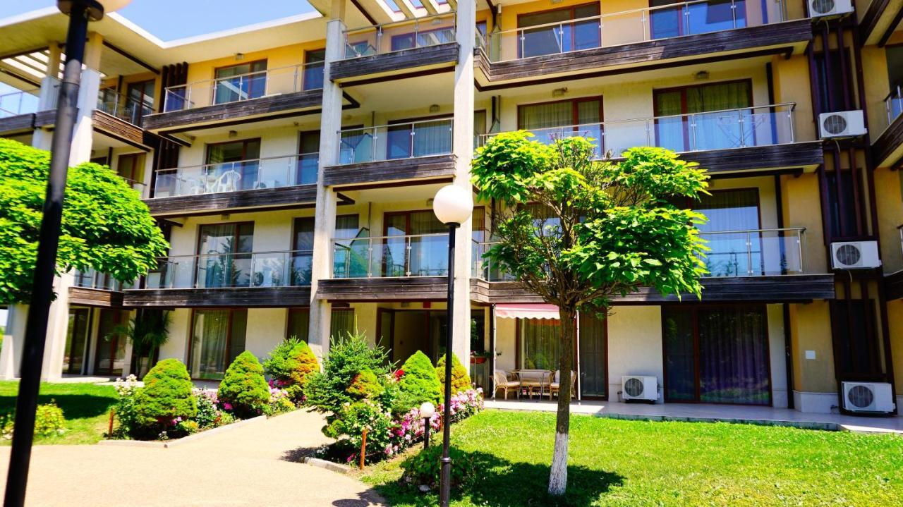 Морски Апартаменти Джулай Морнинг - July Morning Sea View Apartments Kavarna Bagian luar foto
