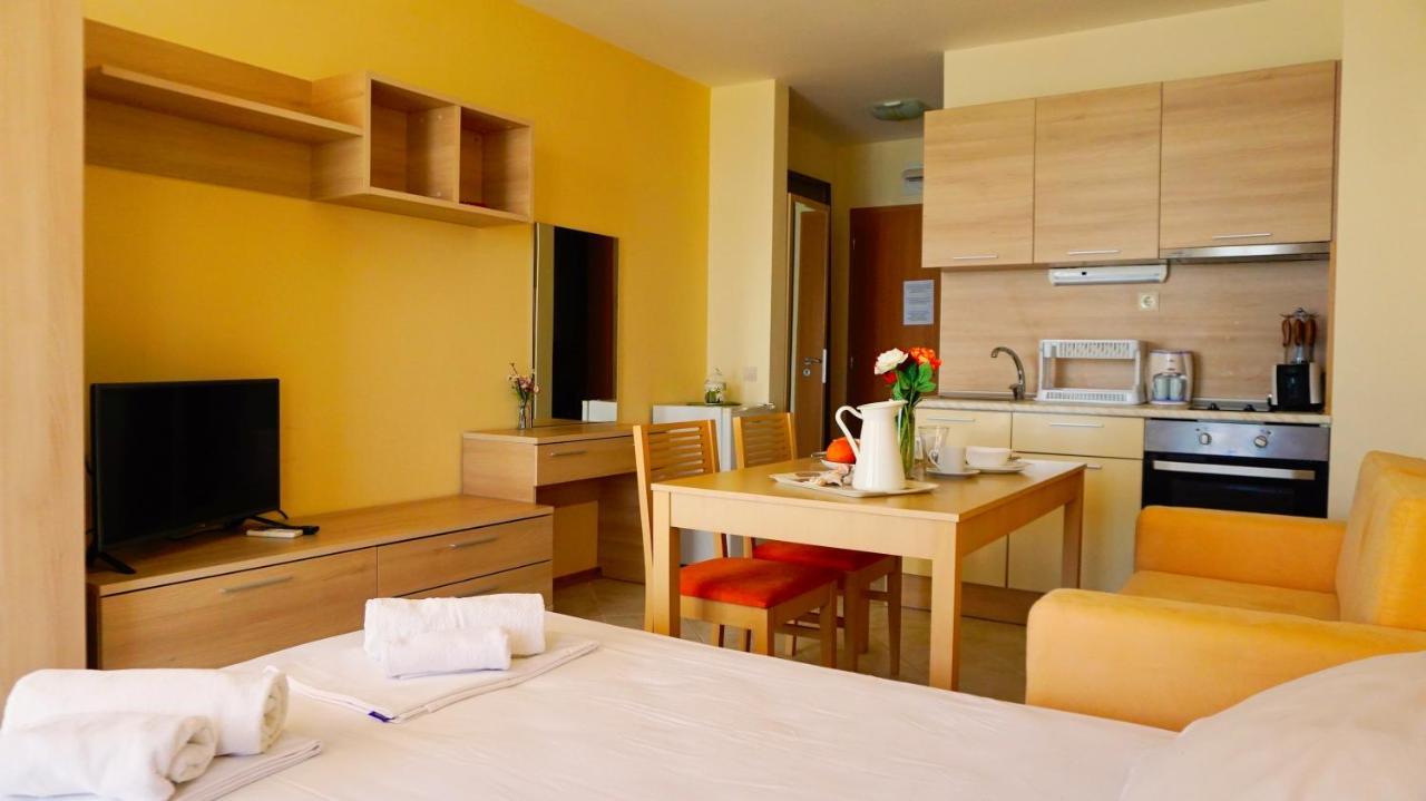 Морски Апартаменти Джулай Морнинг - July Morning Sea View Apartments Kavarna Bagian luar foto