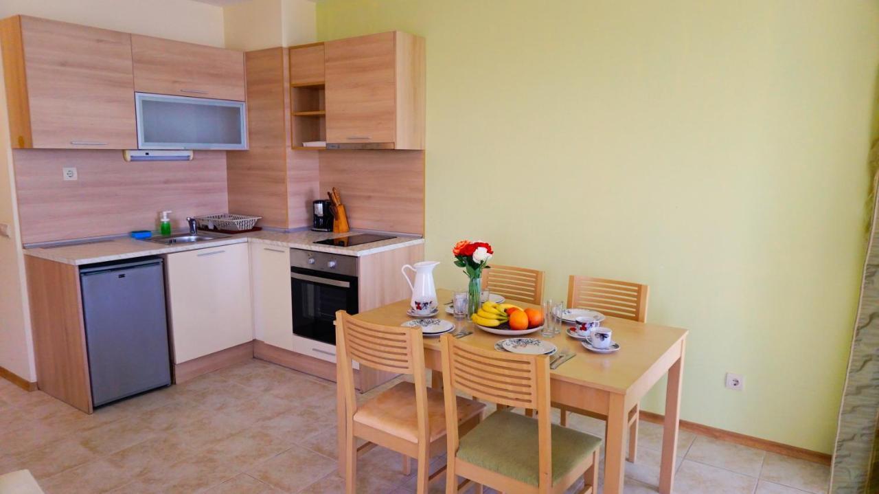 Морски Апартаменти Джулай Морнинг - July Morning Sea View Apartments Kavarna Bagian luar foto