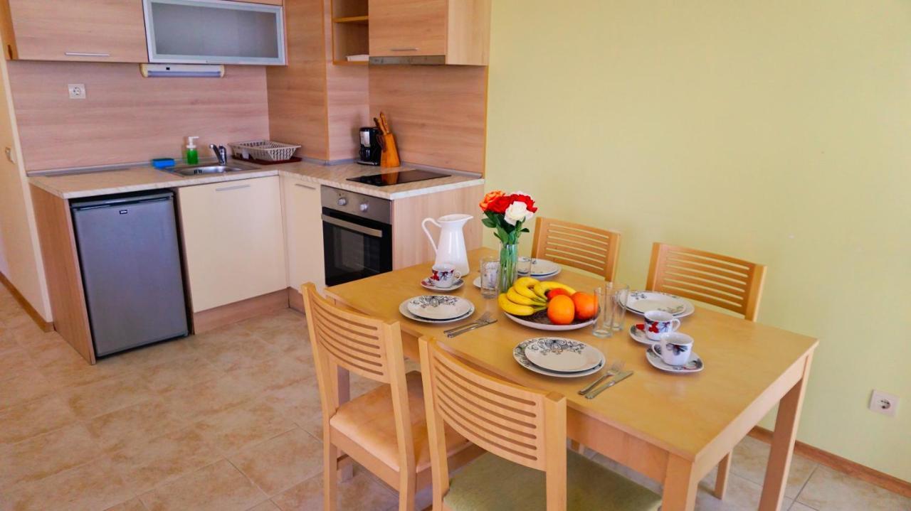 Морски Апартаменти Джулай Морнинг - July Morning Sea View Apartments Kavarna Bagian luar foto