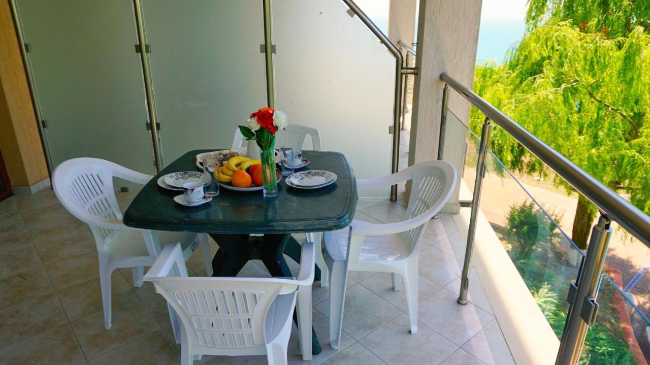 Морски Апартаменти Джулай Морнинг - July Morning Sea View Apartments Kavarna Bagian luar foto