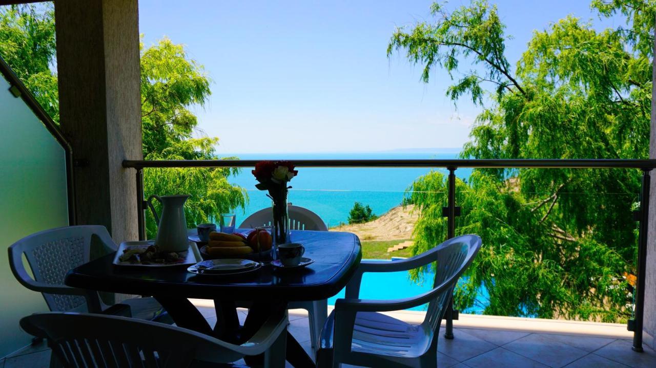 Морски Апартаменти Джулай Морнинг - July Morning Sea View Apartments Kavarna Bagian luar foto