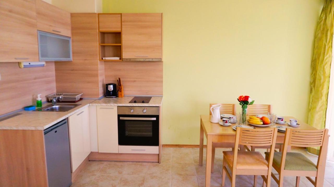 Морски Апартаменти Джулай Морнинг - July Morning Sea View Apartments Kavarna Bagian luar foto