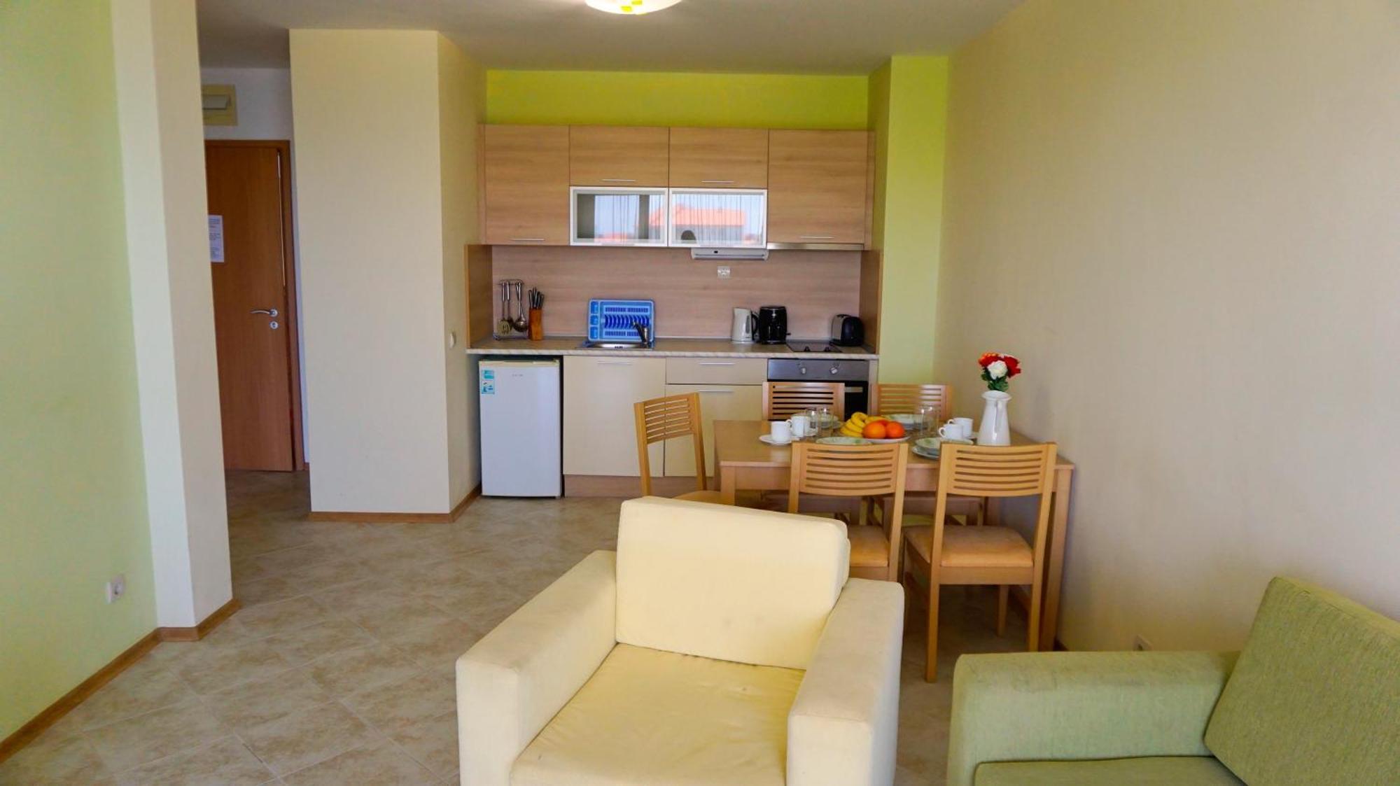 Морски Апартаменти Джулай Морнинг - July Morning Sea View Apartments Kavarna Ruang foto